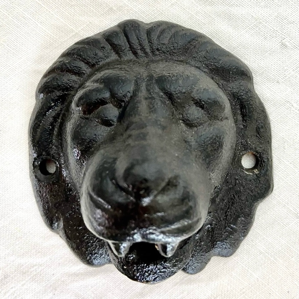 NEW BLKSMITH LION HEAD BOTTLE OPENER BLACK CAST IRON WALL MOUNT NEW IN BOX